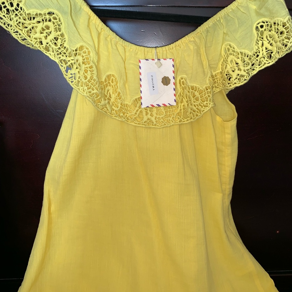 NEW Theme Brand Size S Yellow Top